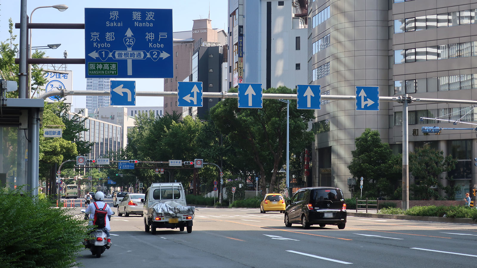 Figure 1: Terminus of National Route 1, 2, 25 and 176 in Osaka by Puchi-masashi - Own work, CC BY-SA 4.0 via Wikimedia Commons